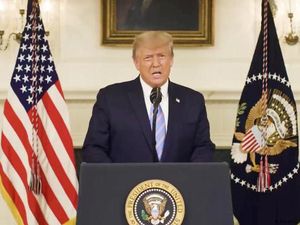 Ikut Demo Pro Donald Trump, Musisi Ini Dipecat Label Ikut Demo Pro Donald Trump, Musisi Ini Dipecat Label