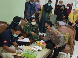 Anak dan Cucunya Jatuh Bersama Sriwijaya Air SJ182, Ibu di Kediri Tes DNA