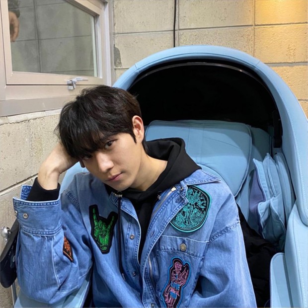 Nama Kim Young Dae sedang naik daun karena aktor tersebut membintangi tiga drama sekaligus, yaitu When the Weather is Fine, Cheat On Me If You Can dan The Penthouse.