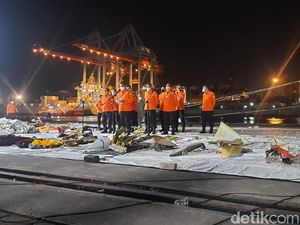 Kabasarnas: Total Ada 45 Kantong Jenazah Korban SJ182 hingga Malam Ini Kabasarnas: Total Ada 45 Kantong Jenazah Korban SJ182 hingga Malam Ini