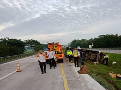 Buntut Minibus Terguling di Cipali yang Telan Nyawa, Sopir Diperiksa!