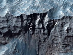 Wah, Begini Bentuk Ngarai Raksasa di Planet Mars