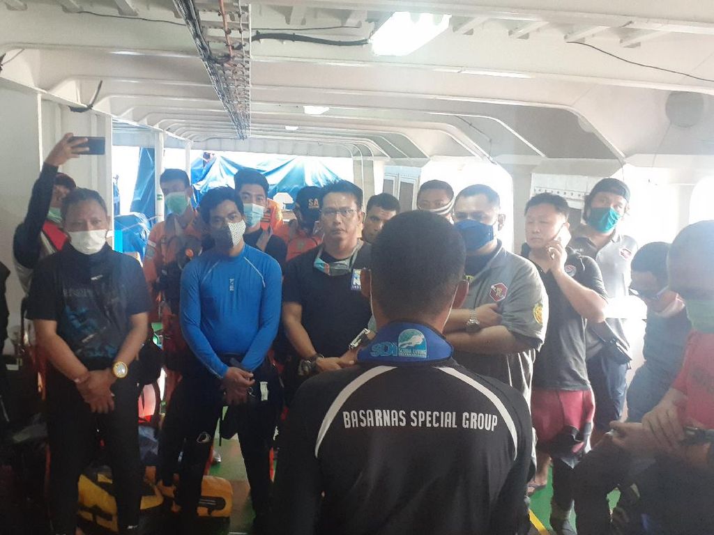 Dari KN SAR Wisnu, 50 Penyelam Cari Korban-Puing Sriwijaya Air SJ182