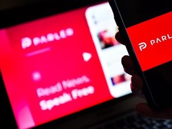 Usai Diblokir Instagram dan Twitter, Kanye West Beli Medsos Parler