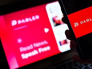 Usai Diblokir Instagram dan Twitter, Kanye West Beli Medsos Parler Usai Diblokir Instagram dan Twitter, Kanye West Beli Medsos Parler