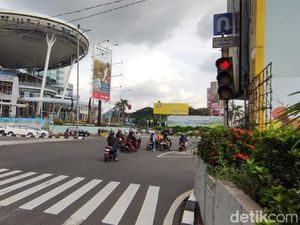Traffic Light Tambahan Dipasang di Perempatan PIM, Pengendara Masih Bandel Traffic Light Tambahan Dipasang di Perempatan PIM, Pengendara Masih Bandel