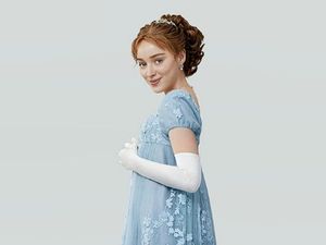 Phoebe Dynevor Dikabarkan Akan Absen di Bridgerton Season 3 Phoebe Dynevor Dikabarkan Akan Absen di Bridgerton Season 3