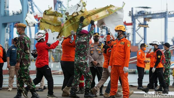 Serpihan Pesawat Sriwijaya Air SJ182 Kembali Ditemukan Petugas