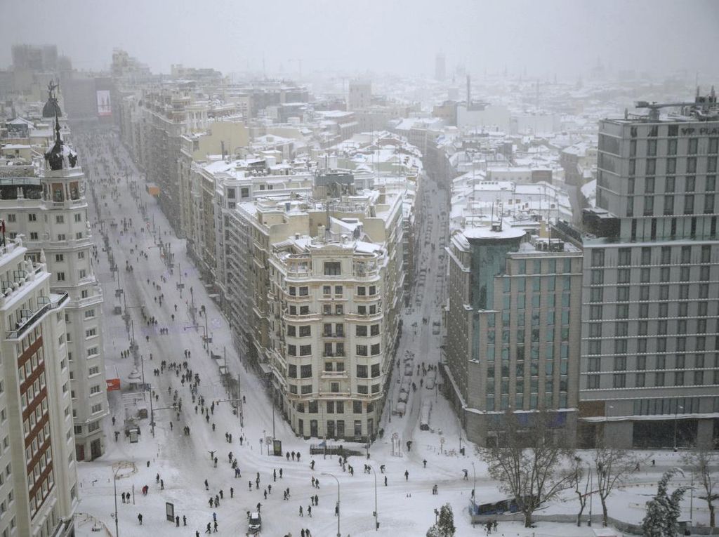 Spanyol Dihantam Badai Salju Terburuk, 4 Orang Tewas