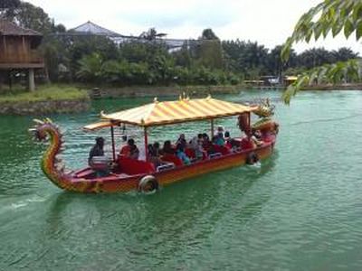 Foto: Pemandangan Indah hingga Wahana Seru di Taman Wisata Matahari