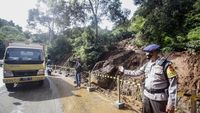 Hati-hati! Jalur Puncak Kembali Longsor