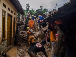 Jabar Hari Ini: 4 Tewas di Tol Cipali-Tim SAR Cari 27 Korban Longsor