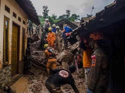 Jabar Hari Ini: 4 Tewas di Tol Cipali-Tim SAR Cari 27 Korban Longsor