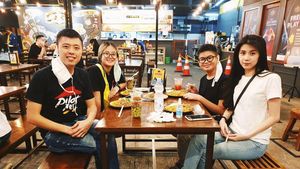 Vincent Raditya Kompak Makan Bareng Keluarga, Intip Momennya