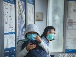 Ramai Pandemi COVID Disebut Bentar Lagi Kelar, RI Kapan Bye-bye Masker?