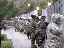Biden Beri Penghormatan pada Polisi yang Tewas Saat Rusuh Gedung Capitol