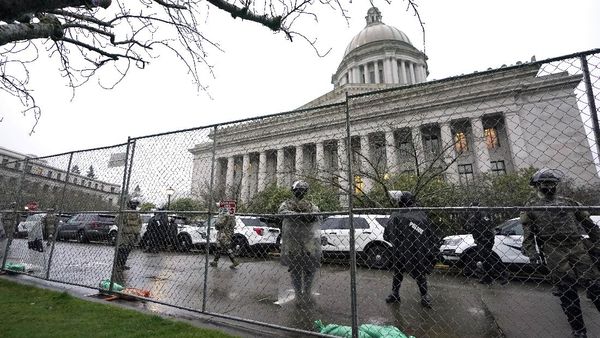 Capitol Hill Dipagari Jelang Pelantikan Biden