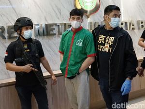 JPU Vs Kuasa Hukum Mantan Suami Nindy Ayunda Soal Senpi Ilegal JPU Vs Kuasa Hukum Mantan Suami Nindy Ayunda Soal Senpi Ilegal
