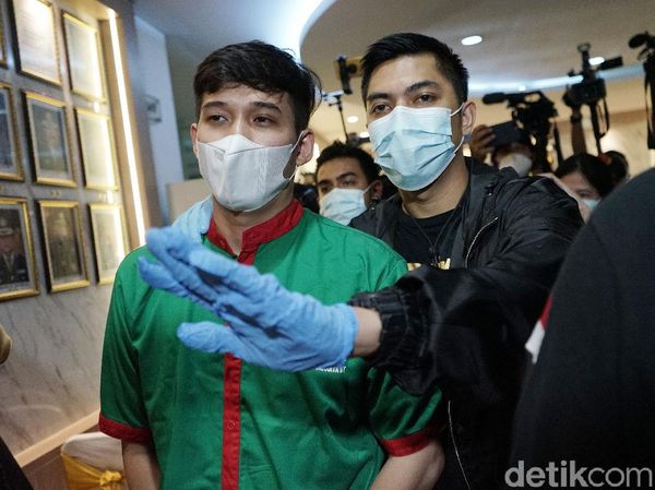 Sorot Mata Askara, Suami Nindy Ayunda yang Ditangkap karena Kasus Narkoba