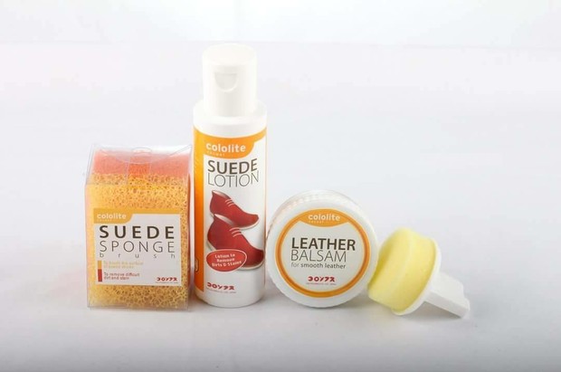 membersihkan sepatu suede