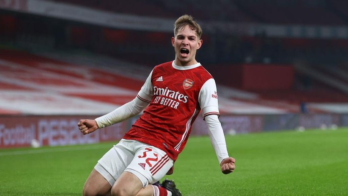 LONDON, ENGLAND - JANUARY 09: Emile Smith Rowe of Arsenal celebrates after scoring their sides first goal during the FA Cup Third Round match between Arsenal and Newcastle United at Emirates Stadium on January 09, 2021 in London, England. The match will be played without fans, behind closed doors as a Covid-19 precaution. (Photo by Julian Finney/Getty Images)
