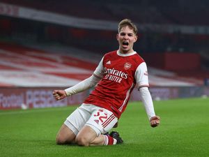 Legenda Arsenal Ini Maunya Smith Rowe Main di Derby London Utara