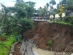 Jalan Utama Wonosobo-Kebumen Ambles, Pemda Sulit Pasang Jembatan Bailey