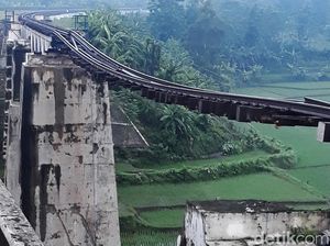 Ini Foto Jembatan KA di Brebes yang Putus Diterjang Banjir