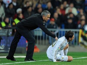 Mourinho: Memangnya Spurs Mau Rekrut Oezil?