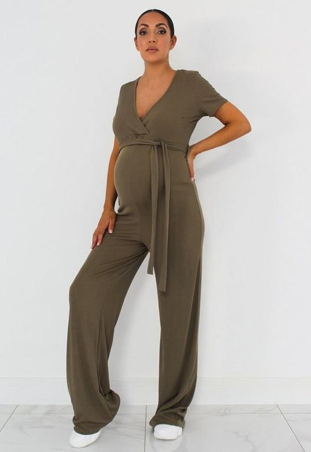 Jumpsuit bisa jadi pilihan modis untuk ibu hamil
