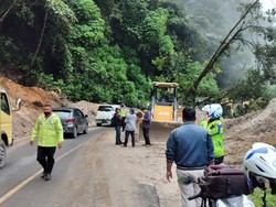 Sempat Macet Akibat Longsor, Lalin Berastagi-Medan Mulai Lancar