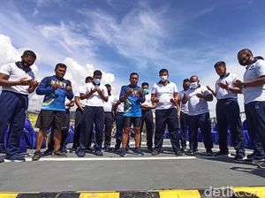 Lanal Banyuwangi Doa Bersama untuk Korban Sriwijaya Air SJ-182 Lanal Banyuwangi Doa Bersama untuk Korban Sriwijaya Air SJ-182