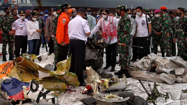 Momen Menhub dan Panglima TNI Cek Serpihan Sriwijaya Air SJ182