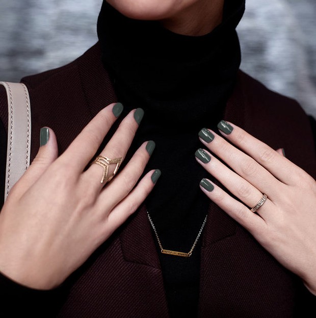 Muted Earth Tone/opi.com Jika warna-warna ini dikenakan pada kuku akan membuat penampilan terlihat menyenangkan karena ini salah satu warna netral.