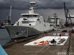 Serpihan Pesawat Sriwijaya Air Dikumpulkan di JICT