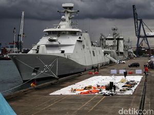 Serpihan Pesawat Sriwijaya Air Dikumpulkan di JICT