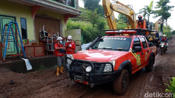 Pencarian Korban Longsor Sumedang Kembali Dilakukan