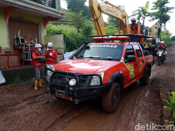 Pencarian Korban Longsor Sumedang Kembali Dilakukan