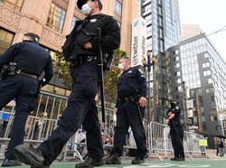 Puluhan Polisi Dikerahkan, Cuma Segelintir Pendukung Trump yang Demo Twitter