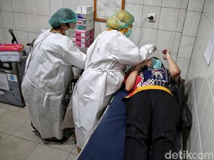 Keterisian Ranjang Pasien Covid-19 di DKI di Atas 80 Persen Keterisian Ranjang Pasien Covid-19 di DKI di Atas 80 Persen