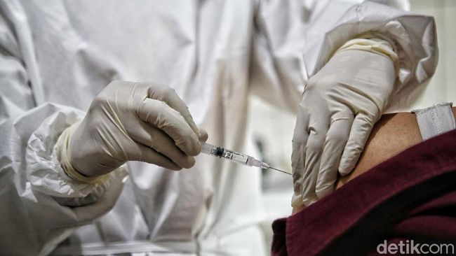 Usai Divaksin Corona, Kabid Kesehatan PHDI: Segar Bugar Usai Divaksin Corona, Kabid Kesehatan PHDI: Segar Bugar