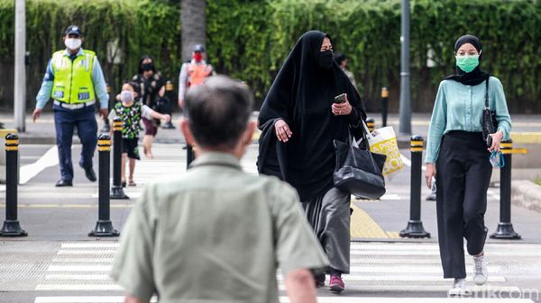 Suasana Thamrin di Hari Kedua PSBB Ketat