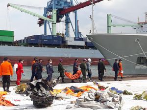 Basarnas Kembali Terima 1 Kantong Berisi Baju-Serpihan Sriwijaya Air