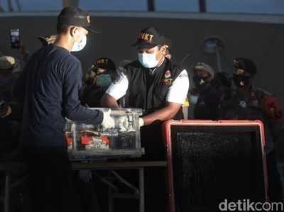 Terkini! Penampakan FDR Black Box Sriwijaya Air SJ182