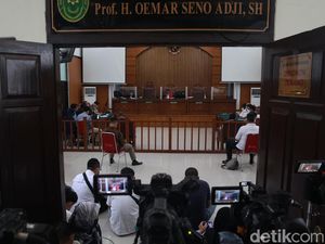 Kandas Asa Habib Rizieq Lolos dari Status Tersangka Kandas Asa Habib Rizieq Lolos dari Status Tersangka