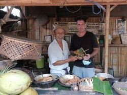 Warga Australia Bantu Bali dengan Buat Buku Resep Masakan dari Warung di Bali