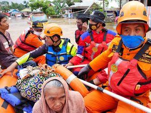 Banjir Akibat Luapan Air 2 Sungai Rendam 1.500 Rumah di Kalsel
