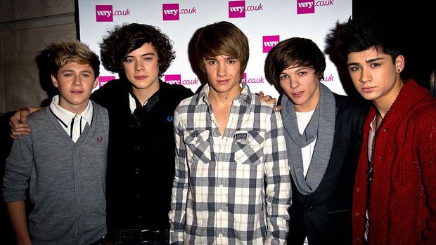 LONDON, ENGLAND - NOVEMBER 24:  (L-R) Niall Horan, Harry Styles, Liam Payne, Zain Malik and Louis Tomlinson of 'One Direction' attends the Very.co.uk Christmas Catwalk Show at Victoria House on November 24, 2010 in London, England.  (Photo by Ian Gavan/Getty Images)