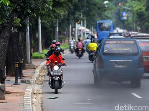 Aksi Ugal-ugalan Pemotor +62, Lawan Arah di Jalanan Ibu Kota