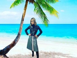 Liburan Dibatalkan, Editan Foto Amanda Holden di Pantai Bikin Salfok